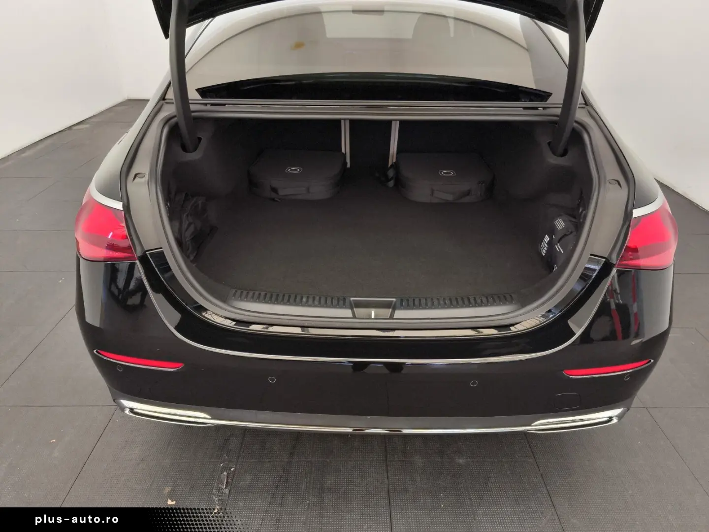 MERCEDES-BENZ E 300 de 4M Avantgarde Advanced Pano