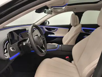 MERCEDES-BENZ E 300 de 4M Avantgarde Advanced Pano
