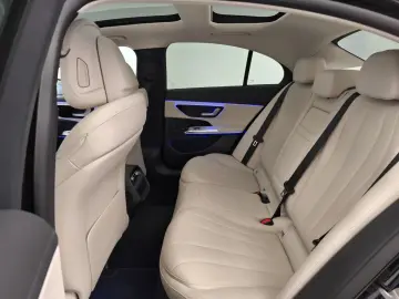 MERCEDES-BENZ E 300 de 4M Avantgarde Advanced Pano