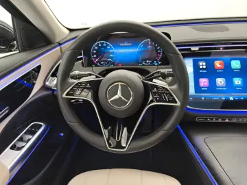 MERCEDES-BENZ E 300 de 4M Avantgarde Advanced Pano