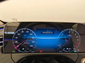 MERCEDES-BENZ E 300 de 4M Avantgarde Advanced Pano