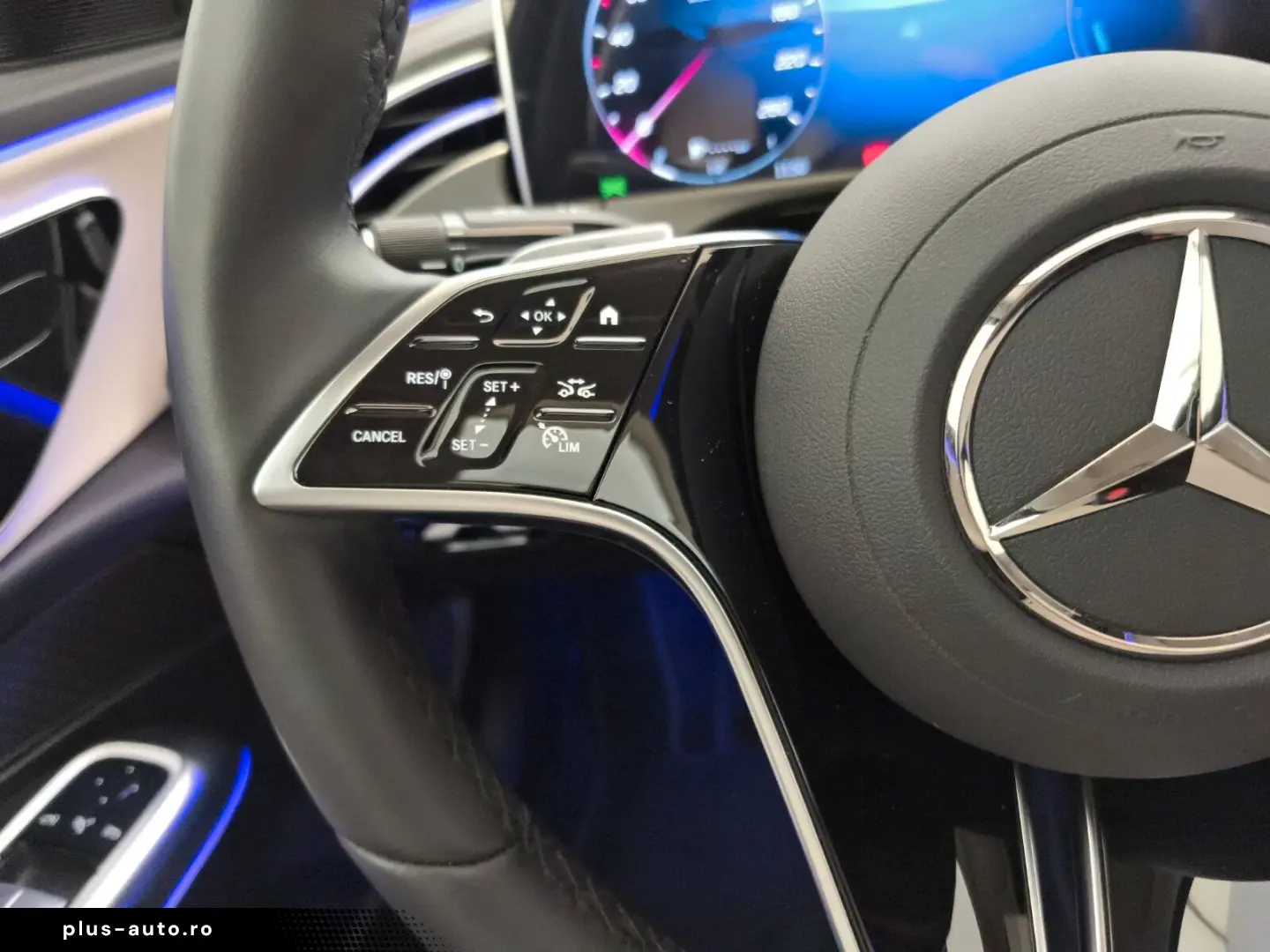 MERCEDES-BENZ E 300 de 4M Avantgarde Advanced Pano