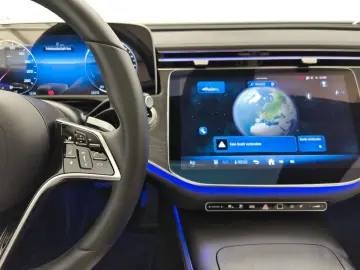 MERCEDES-BENZ E 300 de 4M Avantgarde Advanced Pano