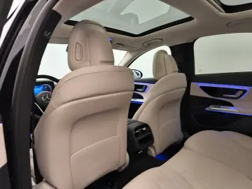 MERCEDES-BENZ E 300 de 4M Avantgarde Advanced Pano