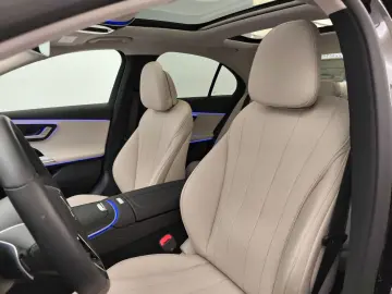 MERCEDES-BENZ E 300 de 4M Avantgarde Advanced Pano