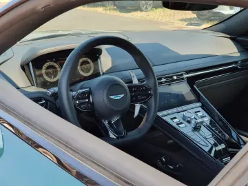 ASTON MARTIN DB12 Coupe 4.0 V8