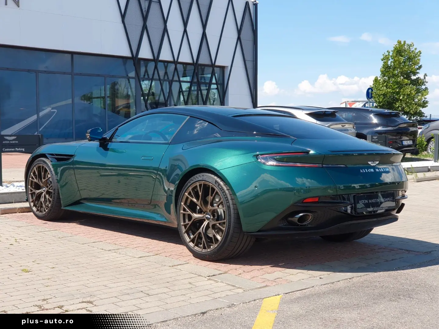 ASTON MARTIN DB12 Coupe 4.0 V8