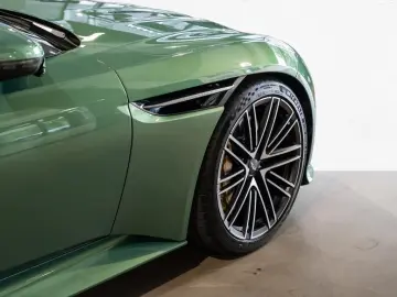 ASTON MARTIN DB12 Volante