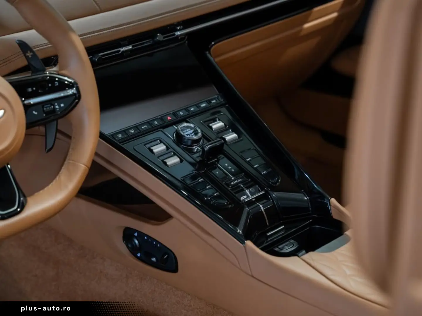 ASTON MARTIN DB12 Volante