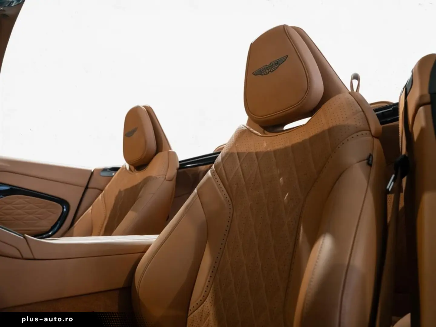 ASTON MARTIN DB12 Volante