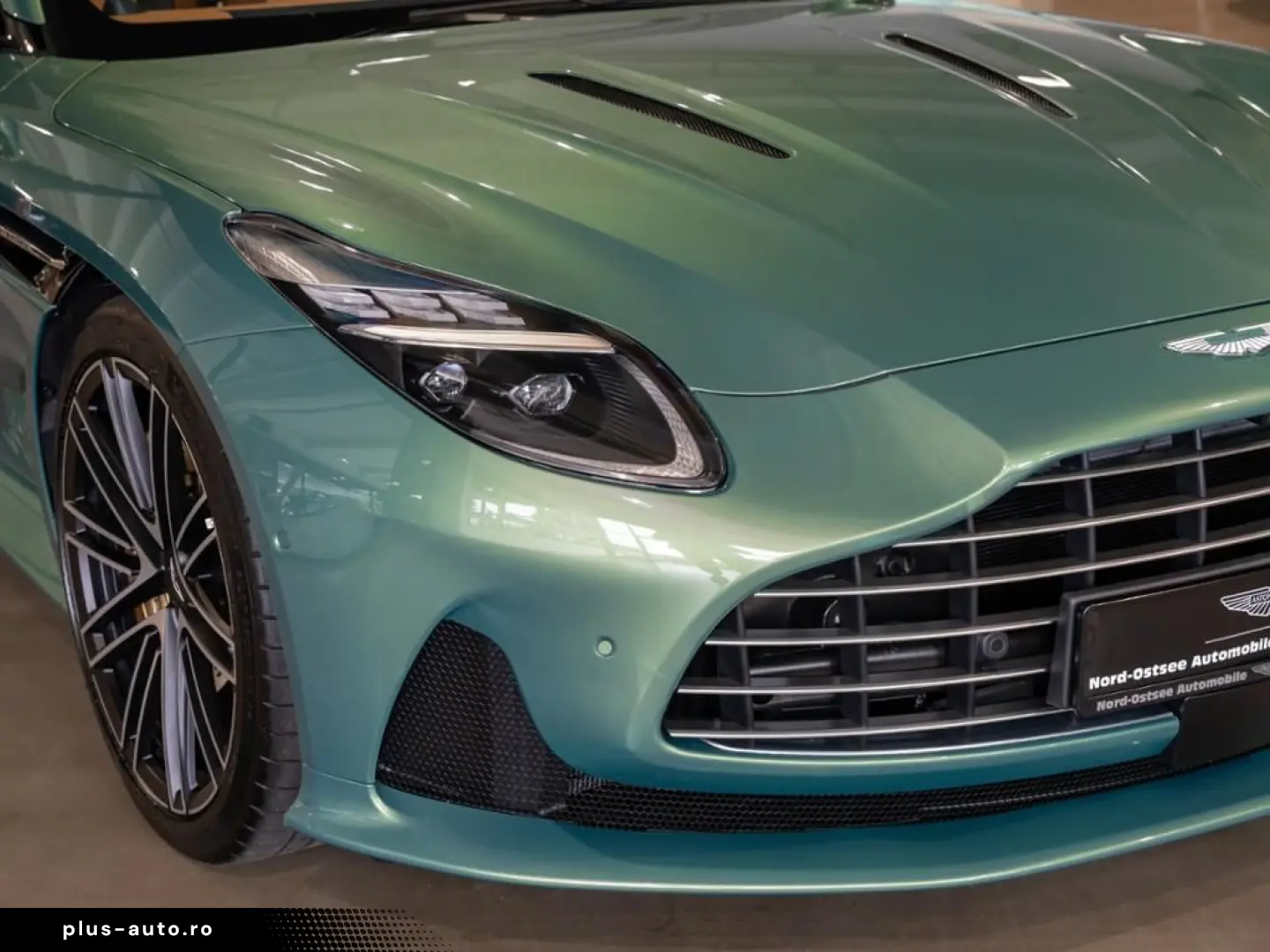 ASTON MARTIN DB12 Volante