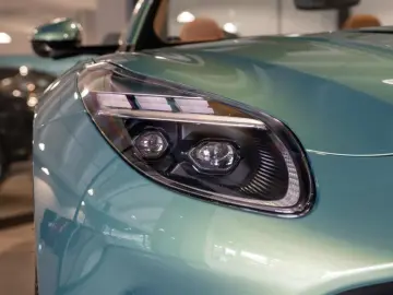 ASTON MARTIN DB12 Volante