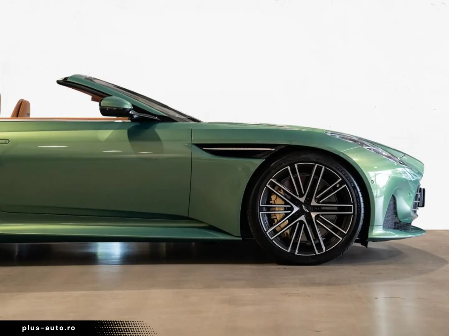 ASTON MARTIN DB12 Volante