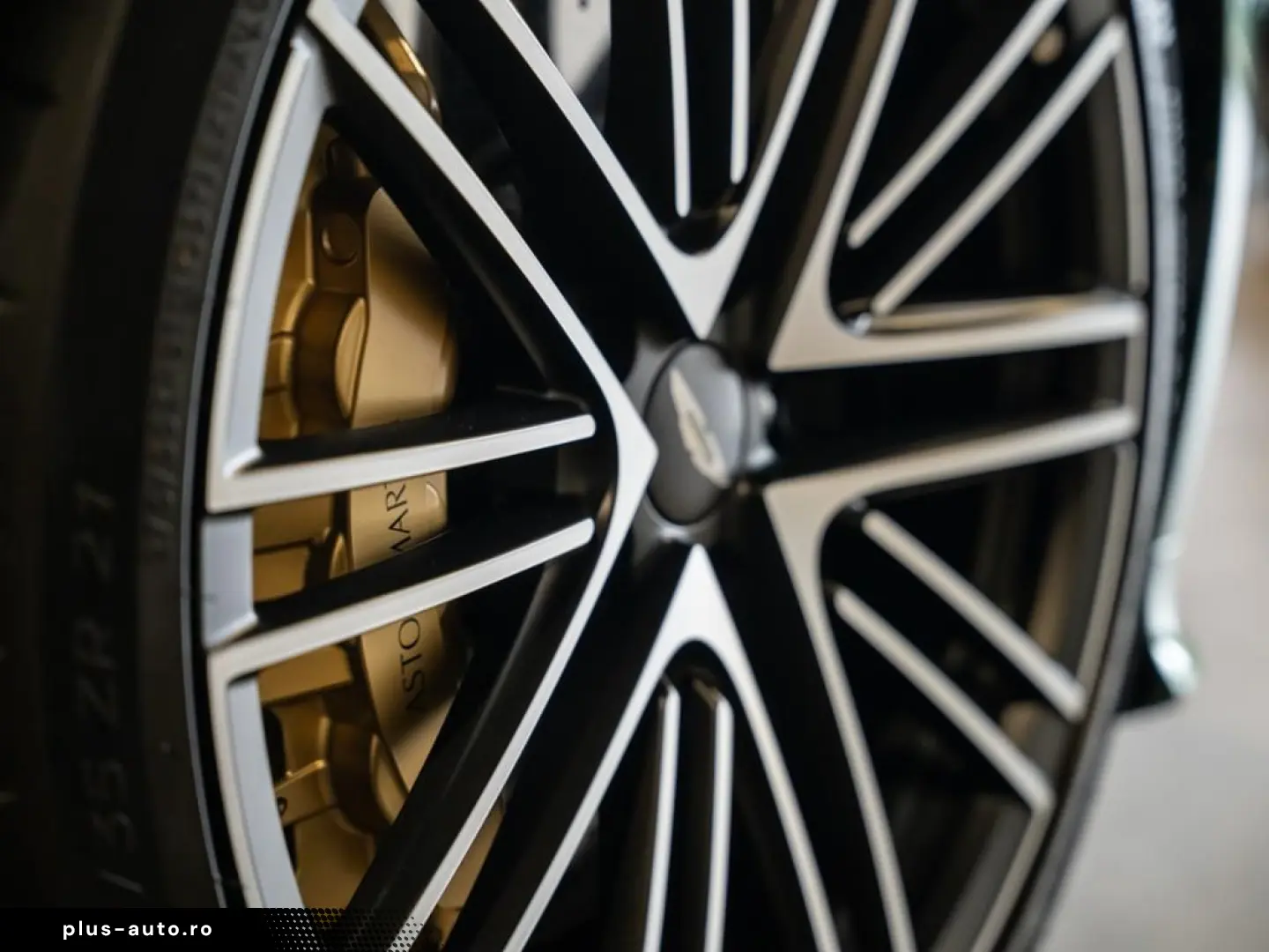 ASTON MARTIN DB12 Volante