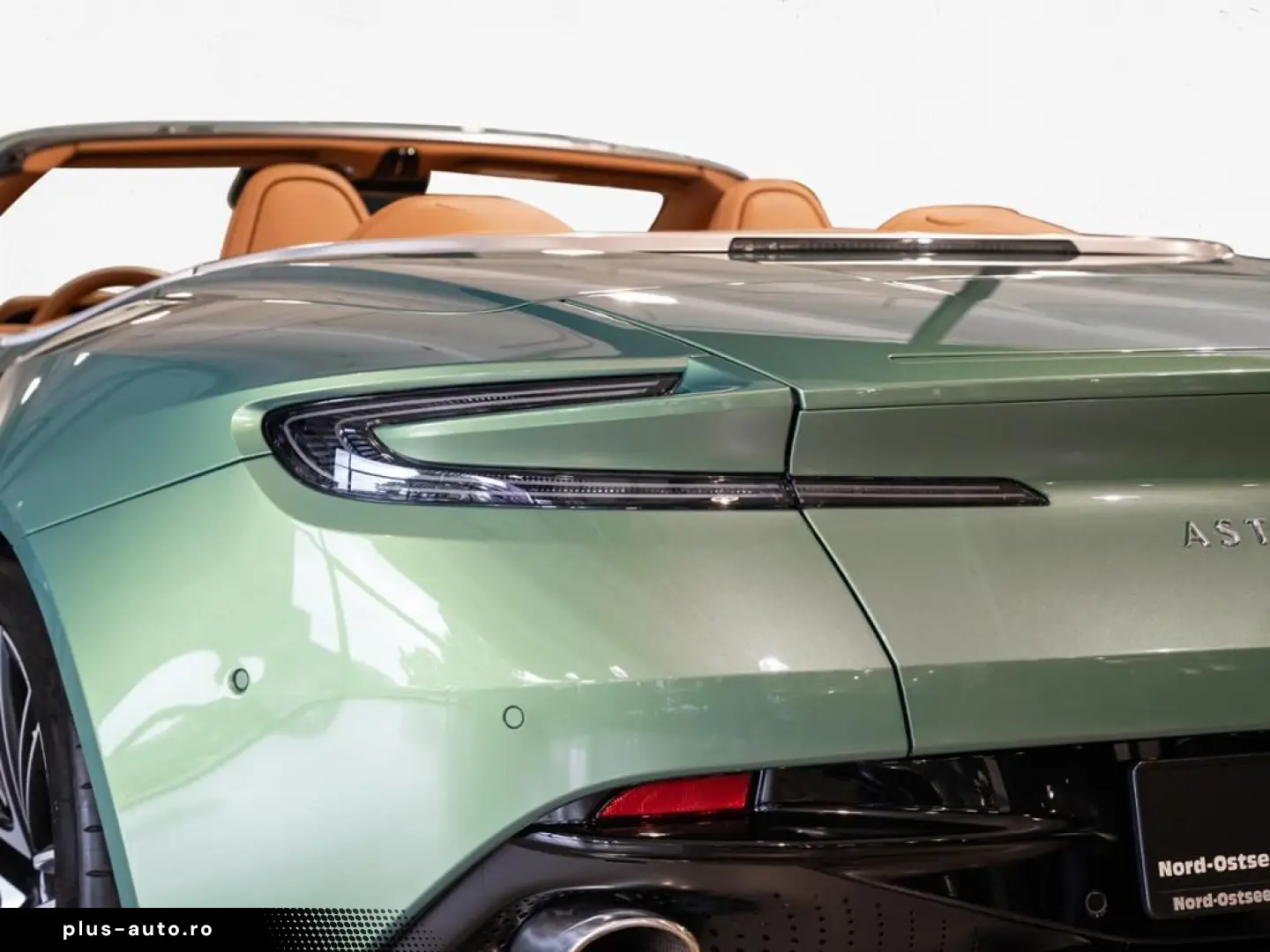 ASTON MARTIN DB12 Volante
