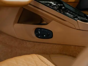 ASTON MARTIN DB12 Volante