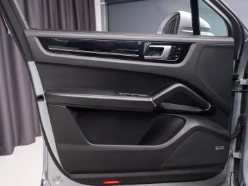 Porsche Cayenne Coupe Plug-In Hybrid