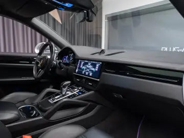 Porsche Cayenne Coupe Plug-In Hybrid