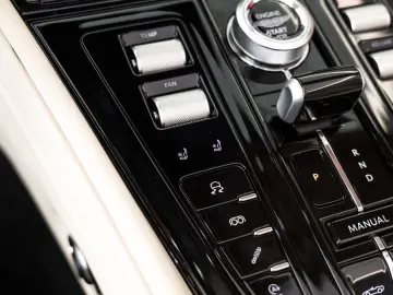 ASTON MARTIN DB12 4.0 V8 Volante 360 Heated Ventilated seats