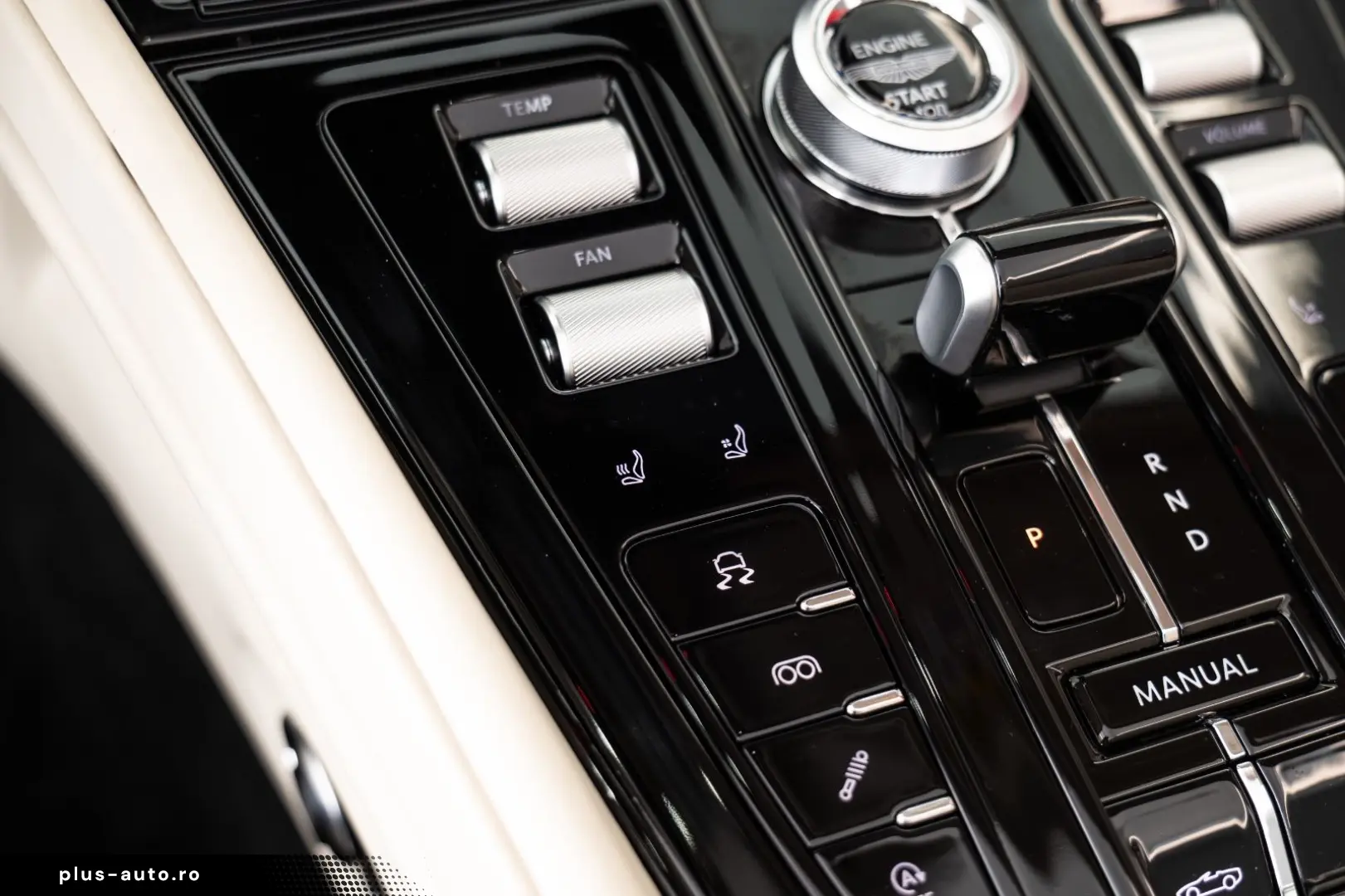 ASTON MARTIN DB12 4.0 V8 Volante 360 Heated Ventilated seats