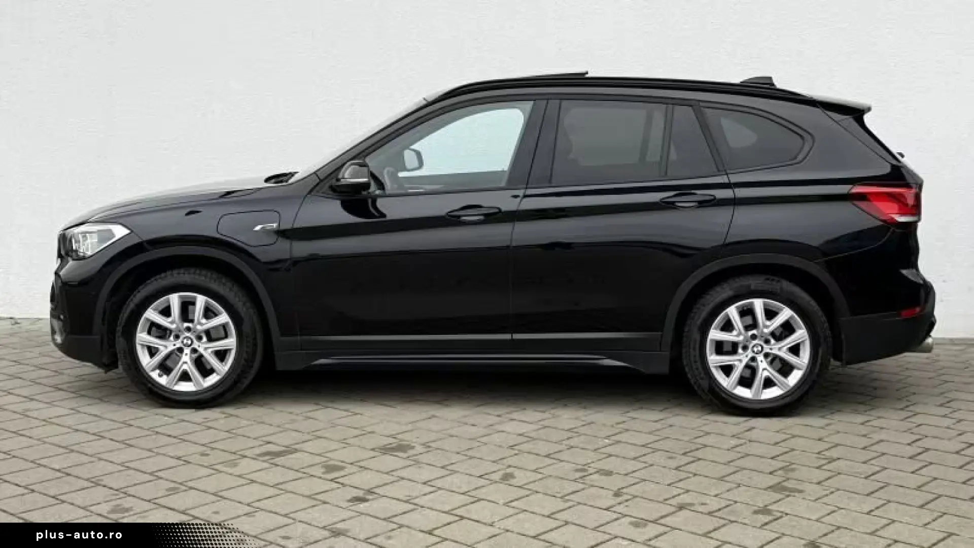 BMW X1 xDrive25e Sport Line LED NAVI PANO CAM Apple