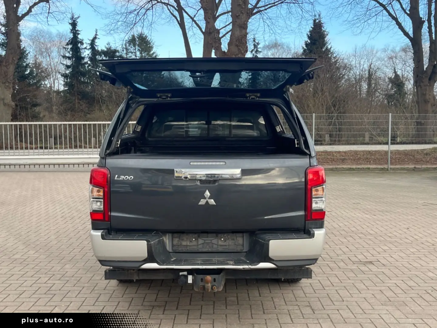 MITSUBISHI L200 Top DoKa 2 2 D 4WD HARDTOP KLIMA NAVI LEDER