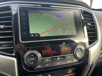 MITSUBISHI L200 Top DoKa 2 2 D 4WD HARDTOP KLIMA NAVI LEDER