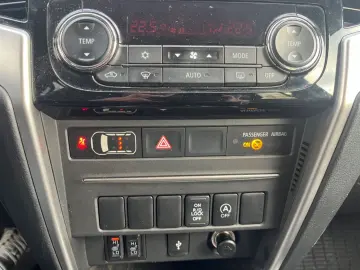 MITSUBISHI L200 Top DoKa 2 2 D 4WD HARDTOP KLIMA NAVI LEDER