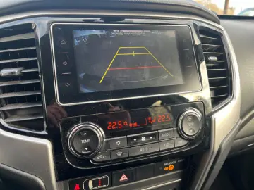 MITSUBISHI L200 Top DoKa 2 2 D 4WD HARDTOP KLIMA NAVI LEDER