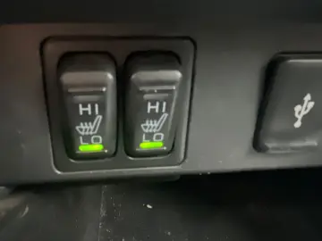 MITSUBISHI L200 Top DoKa 2 2 D 4WD HARDTOP KLIMA NAVI LEDER