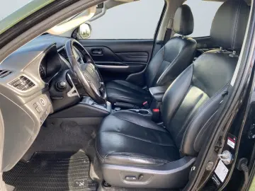 MITSUBISHI L200 TOP 2.2 DI-D 4WD TEMP SHZ PDC NAVI 2xKlima