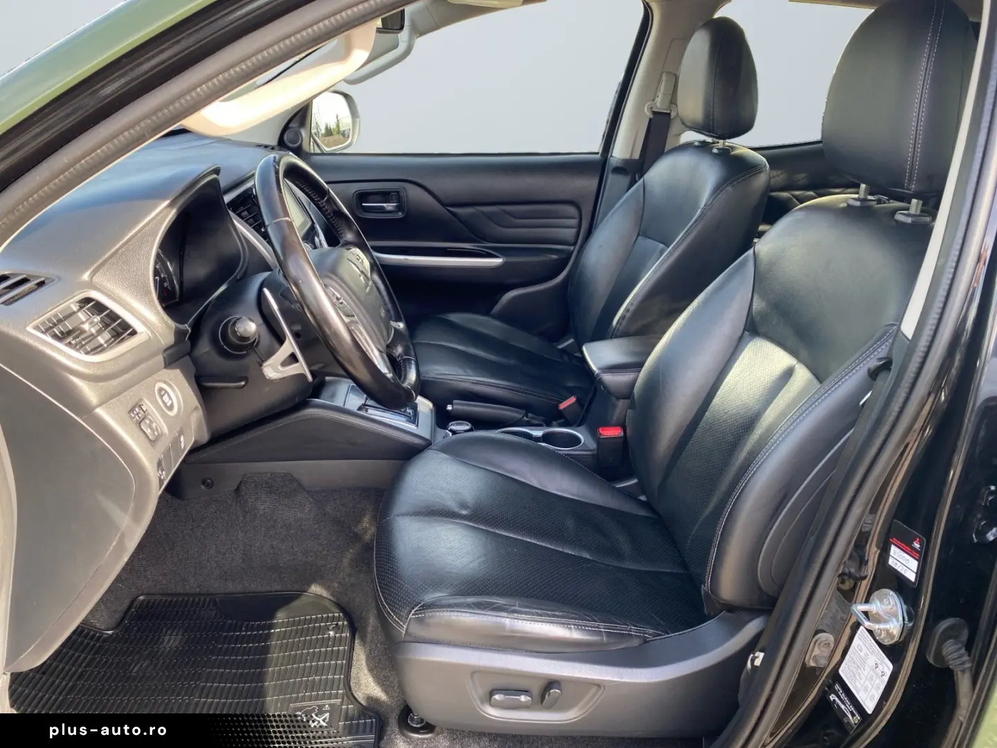 MITSUBISHI L200 TOP 2.2 DI-D 4WD TEMP SHZ PDC NAVI 2xKlima