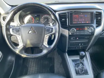 MITSUBISHI L200 TOP 2.2 DI-D 4WD TEMP SHZ PDC NAVI 2xKlima