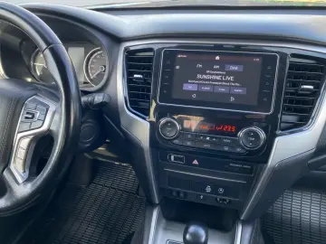 MITSUBISHI L200 TOP 2.2 DI-D 4WD TEMP SHZ PDC NAVI 2xKlima