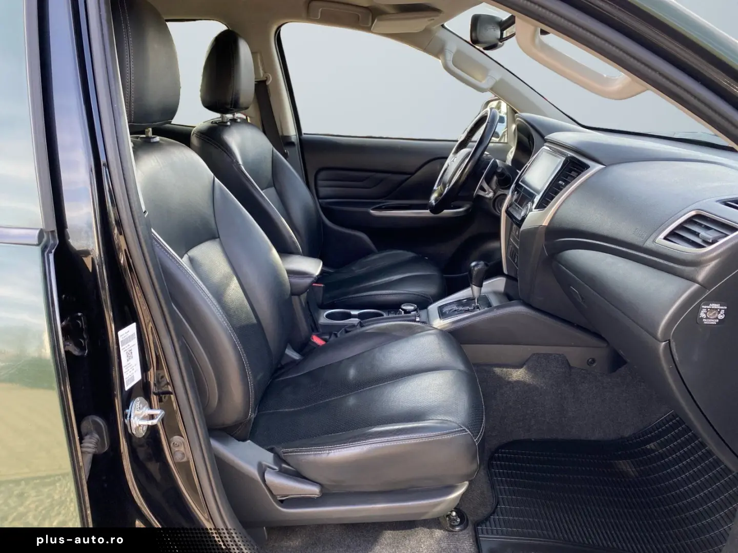 MITSUBISHI L200 TOP 2.2 DI-D 4WD TEMP SHZ PDC NAVI 2xKlima