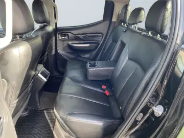 MITSUBISHI L200 TOP 2.2 DI-D 4WD TEMP SHZ PDC NAVI 2xKlima