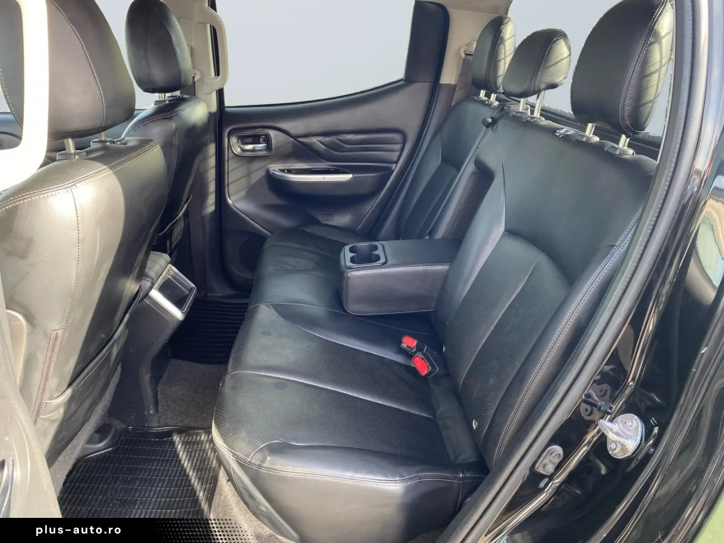 MITSUBISHI L200 TOP 2.2 DI-D 4WD TEMP SHZ PDC NAVI 2xKlima