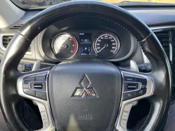 MITSUBISHI L200 TOP 2.2 DI-D 4WD TEMP SHZ PDC NAVI 2xKlima