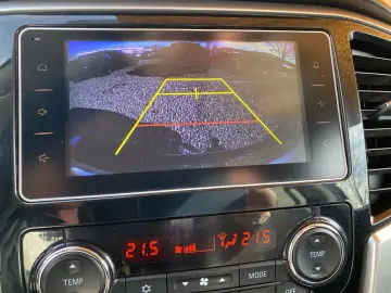 MITSUBISHI L200 TOP 2.2 DI-D 4WD TEMP SHZ PDC NAVI 2xKlima