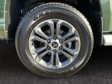 MITSUBISHI L200 TOP 2.2 DI-D 4WD TEMP SHZ PDC NAVI 2xKlima