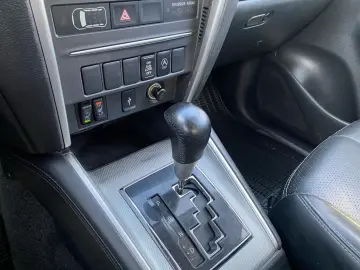 MITSUBISHI L200 TOP 2.2 DI-D 4WD TEMP SHZ PDC NAVI 2xKlima