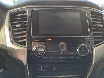 MITSUBISHI L200 2.2 DI-D Automatik Top Doppelkabine 4WD