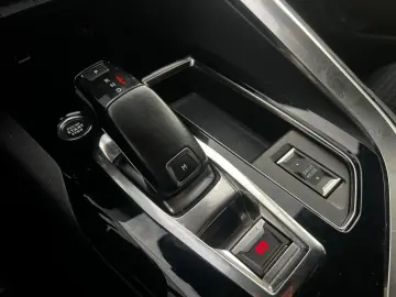 Peugeot 3008 Gen-Ii-2016