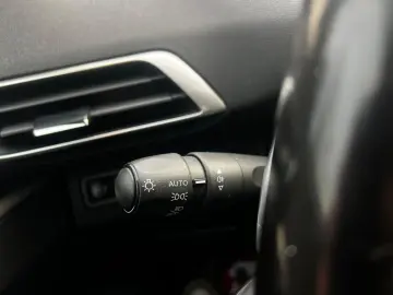 Peugeot 3008 Gen-Ii-2016