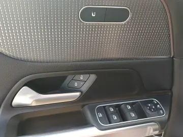 MERCEDES-BENZ GLB 200 1.3 benzina 163CP 7 locuri