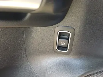 MERCEDES-BENZ GLB 200 1.3 benzina 163CP 7 locuri