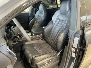 AUDI RSQ8 4.0TFSI quattro4M  V8 PANO B&O HUD