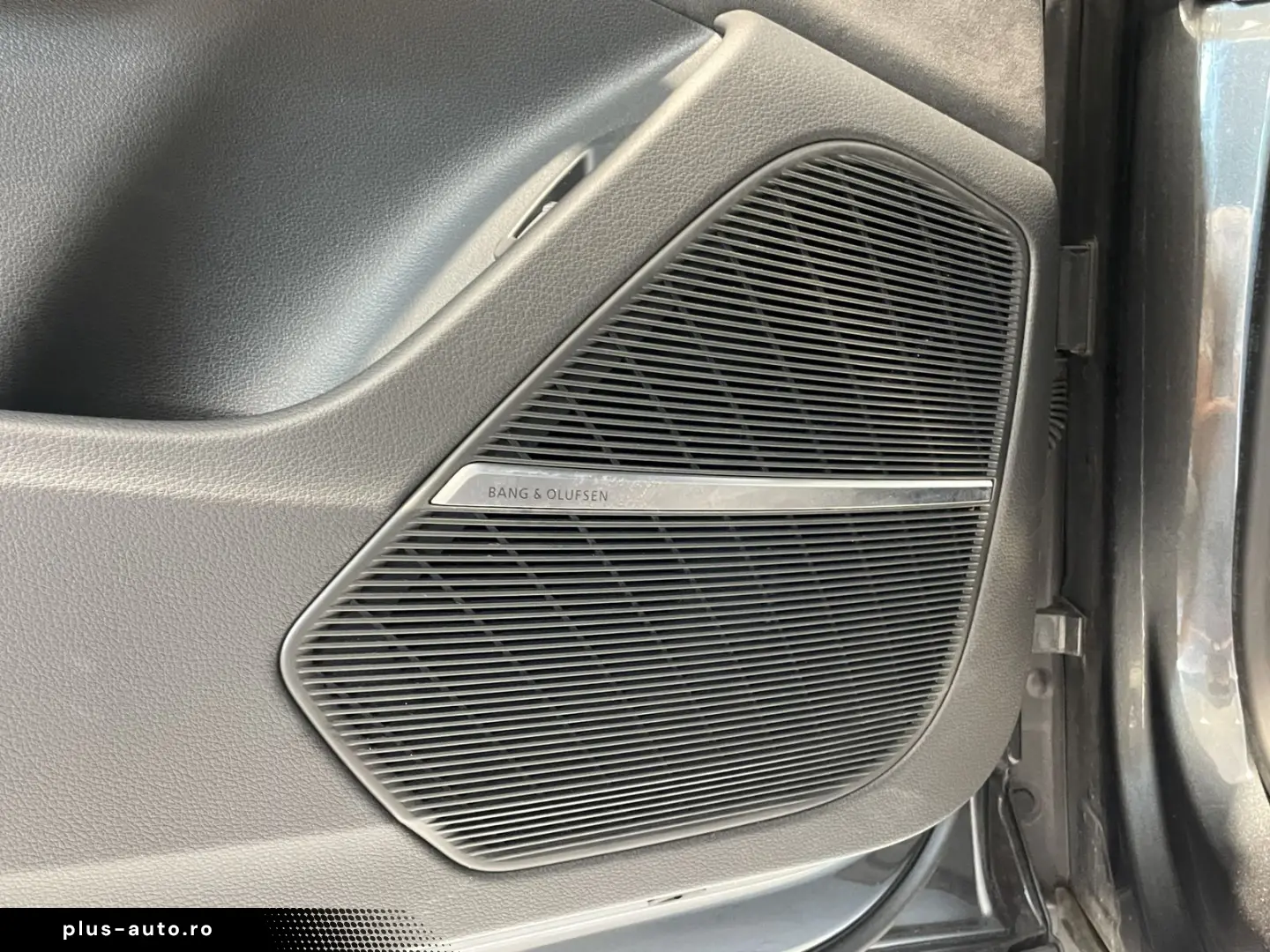 AUDI RSQ8 4.0TFSI quattro4M  V8 PANO B&O HUD