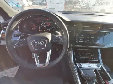 AUDI RS Q8 4.0 TFSI quattro PANO MATRIX STANDHZG AHK