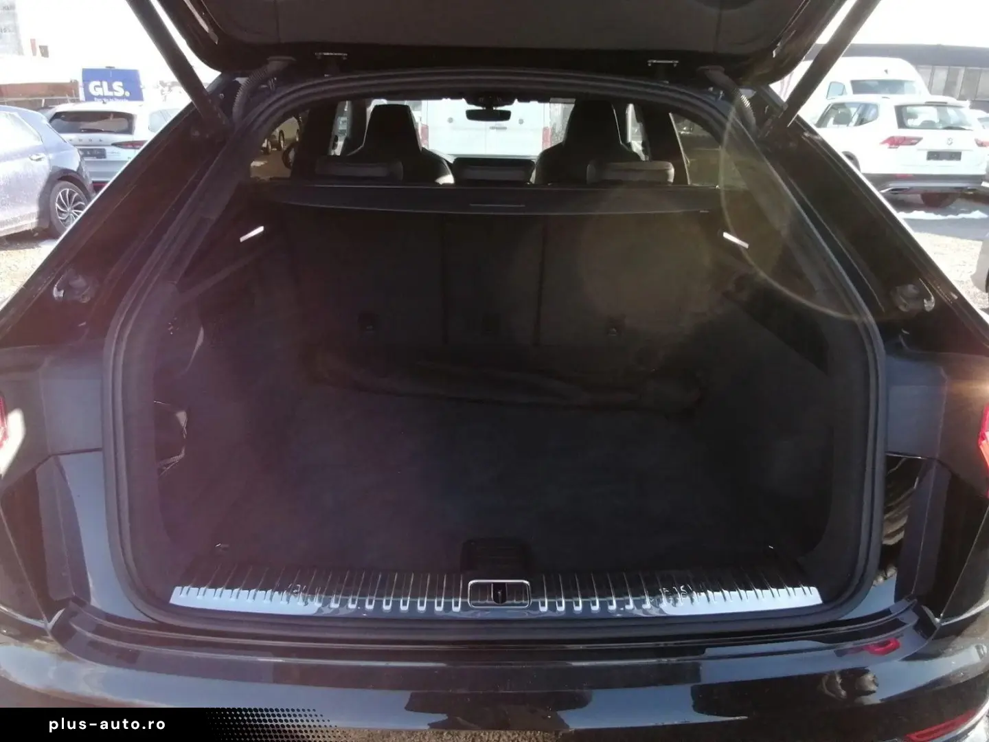 AUDI RS Q8 4.0 TFSI quattro PANO MATRIX STANDHZG AHK